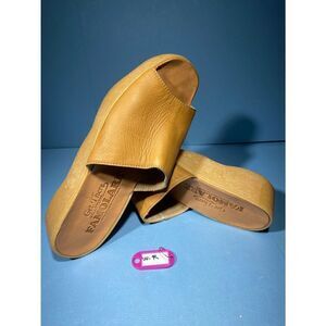 Famolare Leather Buckle Sandals Size 8
